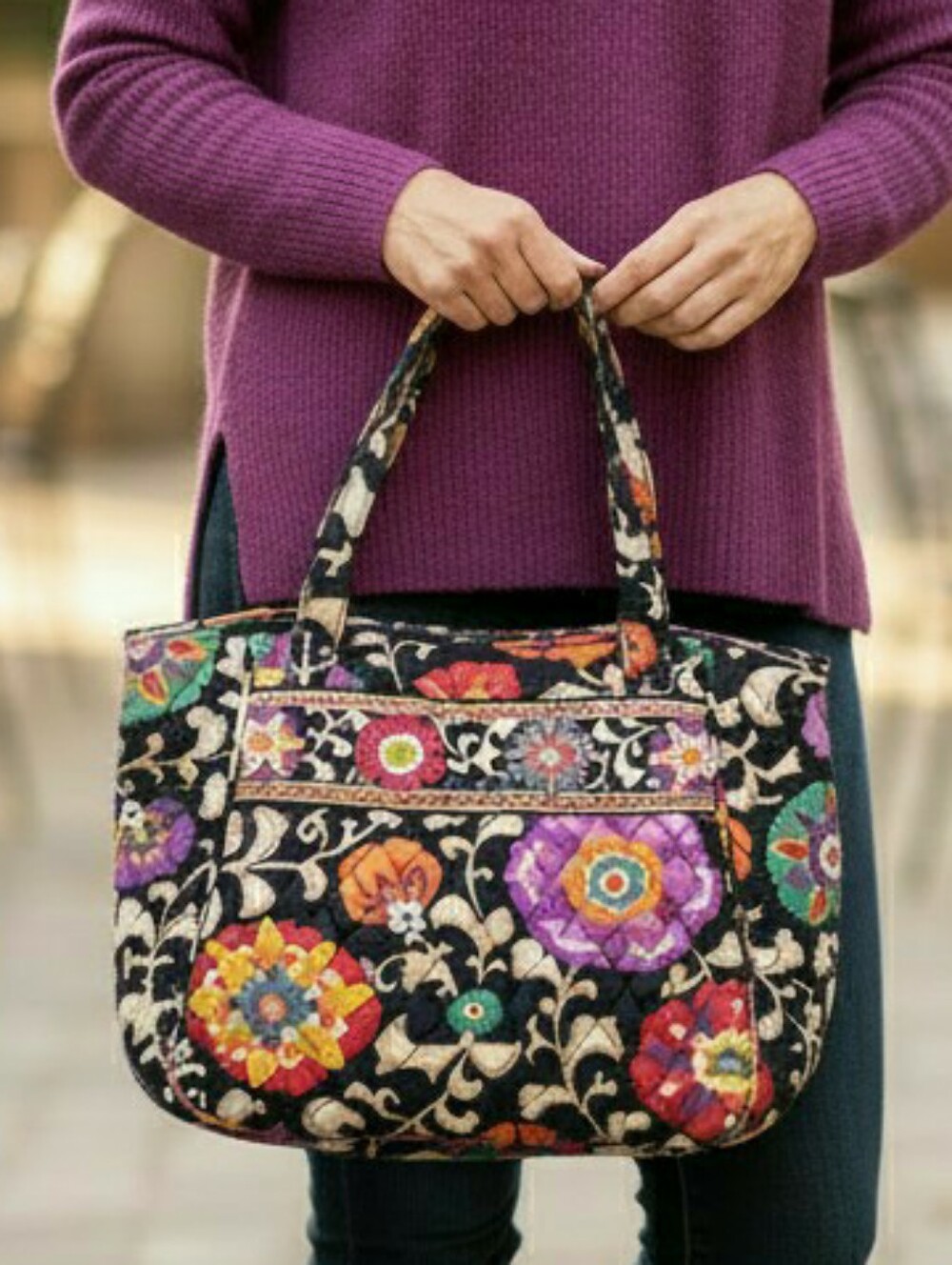 ♋Vera Bradley Bag Black Background  Floral Pattern Bag